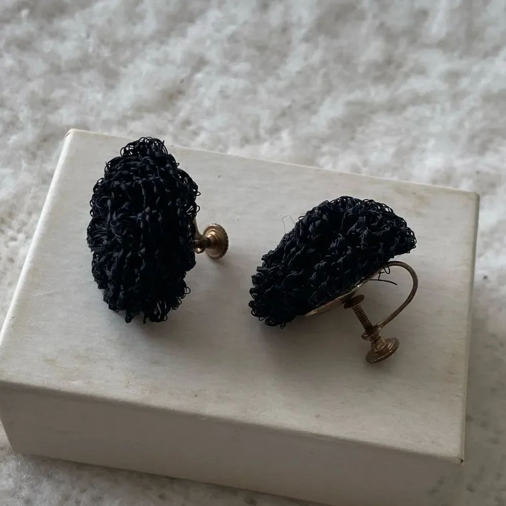 Vintage Black Screw Back Earrings Retro Classic Statement Jewelry Non Pierced
